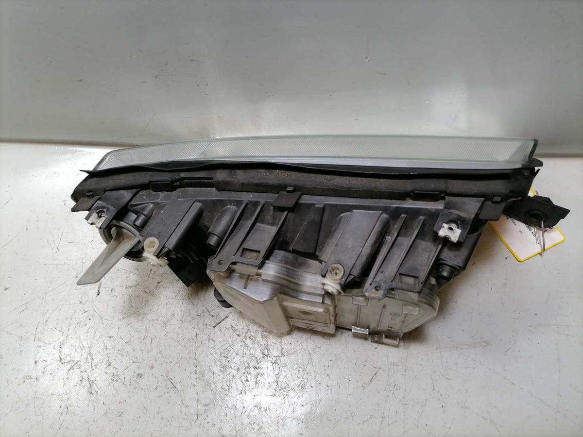 Skoda Fabia 1 original Scheinwerfer vorn links Halogen mit Chrom Hintergrund Bj.2001